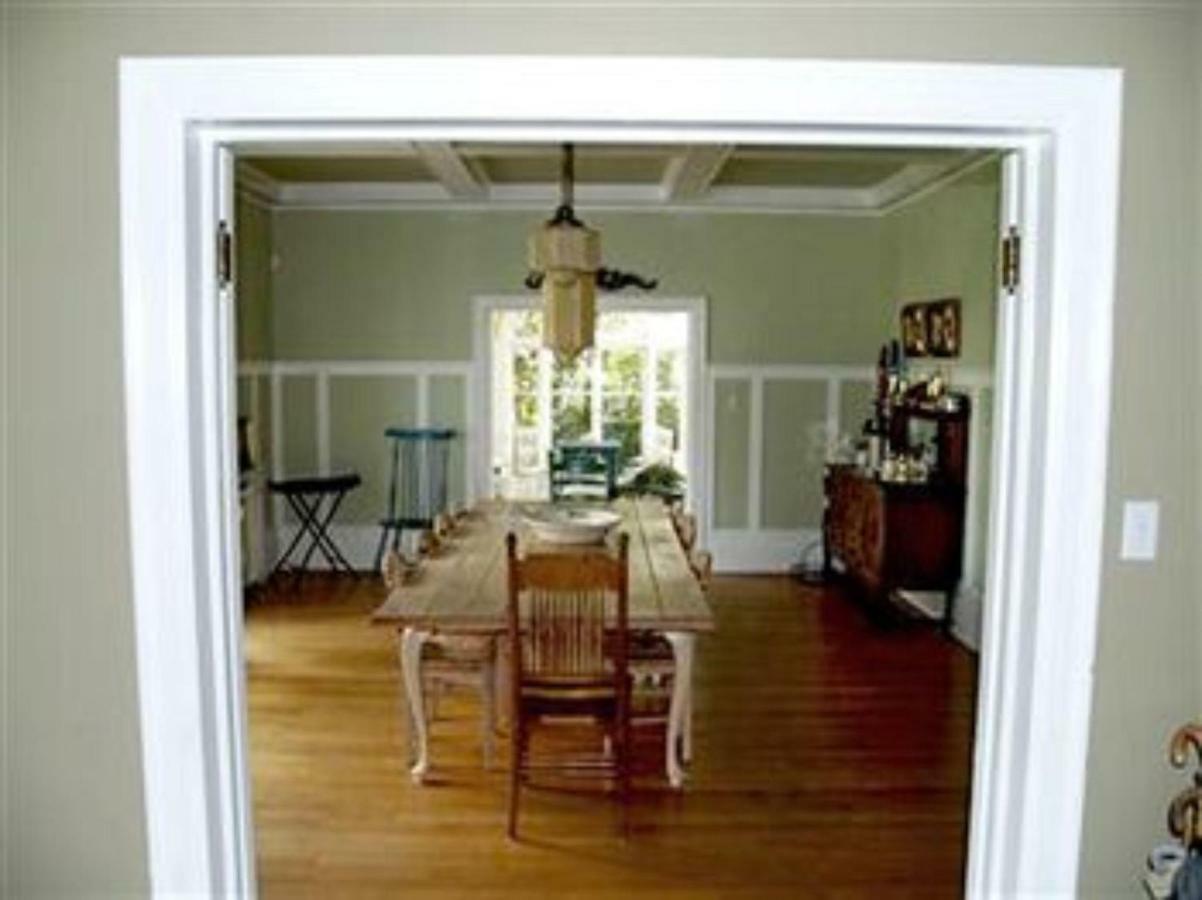The Villa Bed & Breakfast (Adults Only) Tacoma Restaurant photo